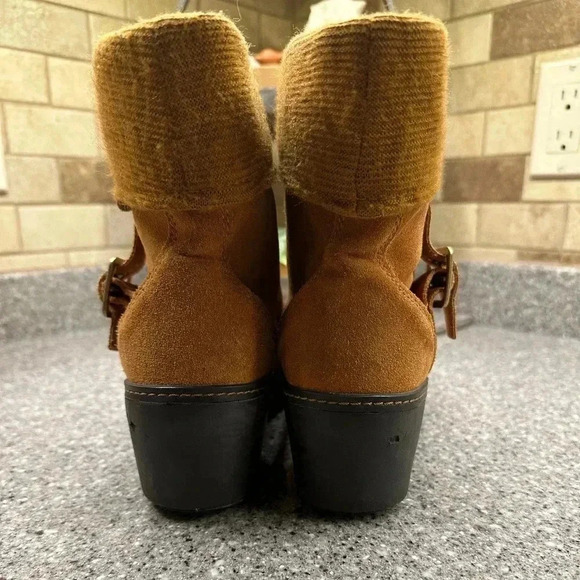 Crocs Tan Winter boots Suede with Knit Fold over cuffs Buckle Accent size 9 - Picture 6 of 10